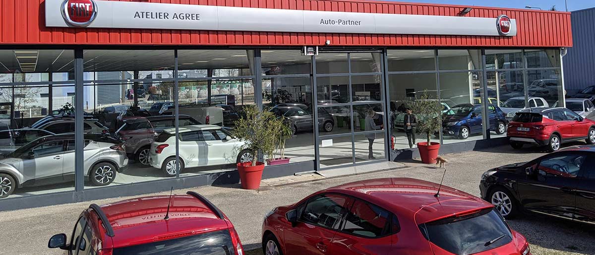 Mandataire Lyon se dévoile dans Auto-Moto